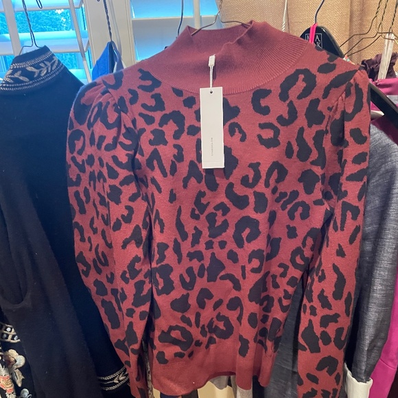 NWT 525 America Women's Animal Print pullover Sweater Size S - Picture 1 of 3